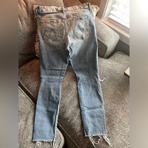 Mother denim jeans size 32. Worn a few times. Lost weight don’t fit anymore